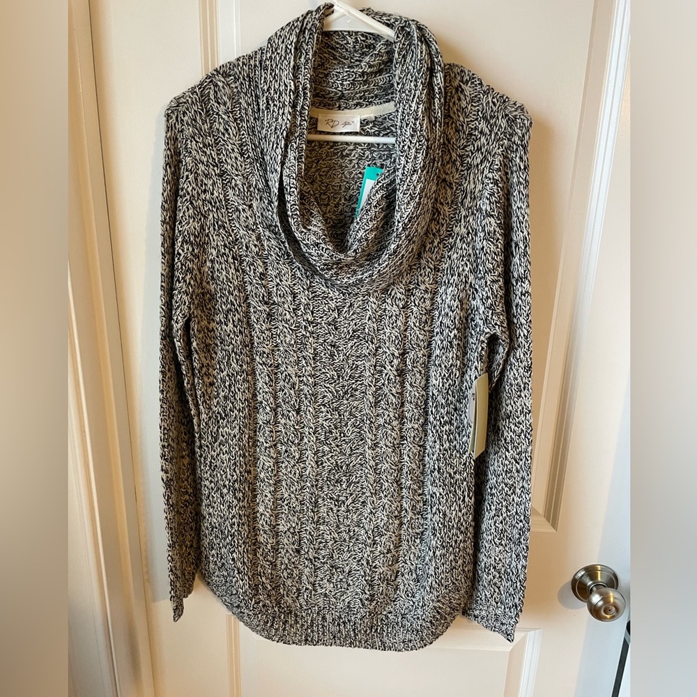 RD Style Black & White Knit Scoopneck Sweater- NWT
